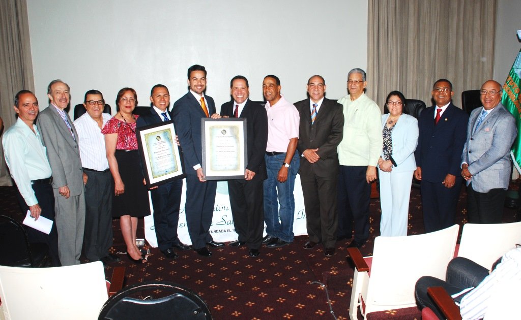 Asociación de Mocanos residentes en Santo Domingo reconoce alcalde municipal de Moca Remberto Cruz